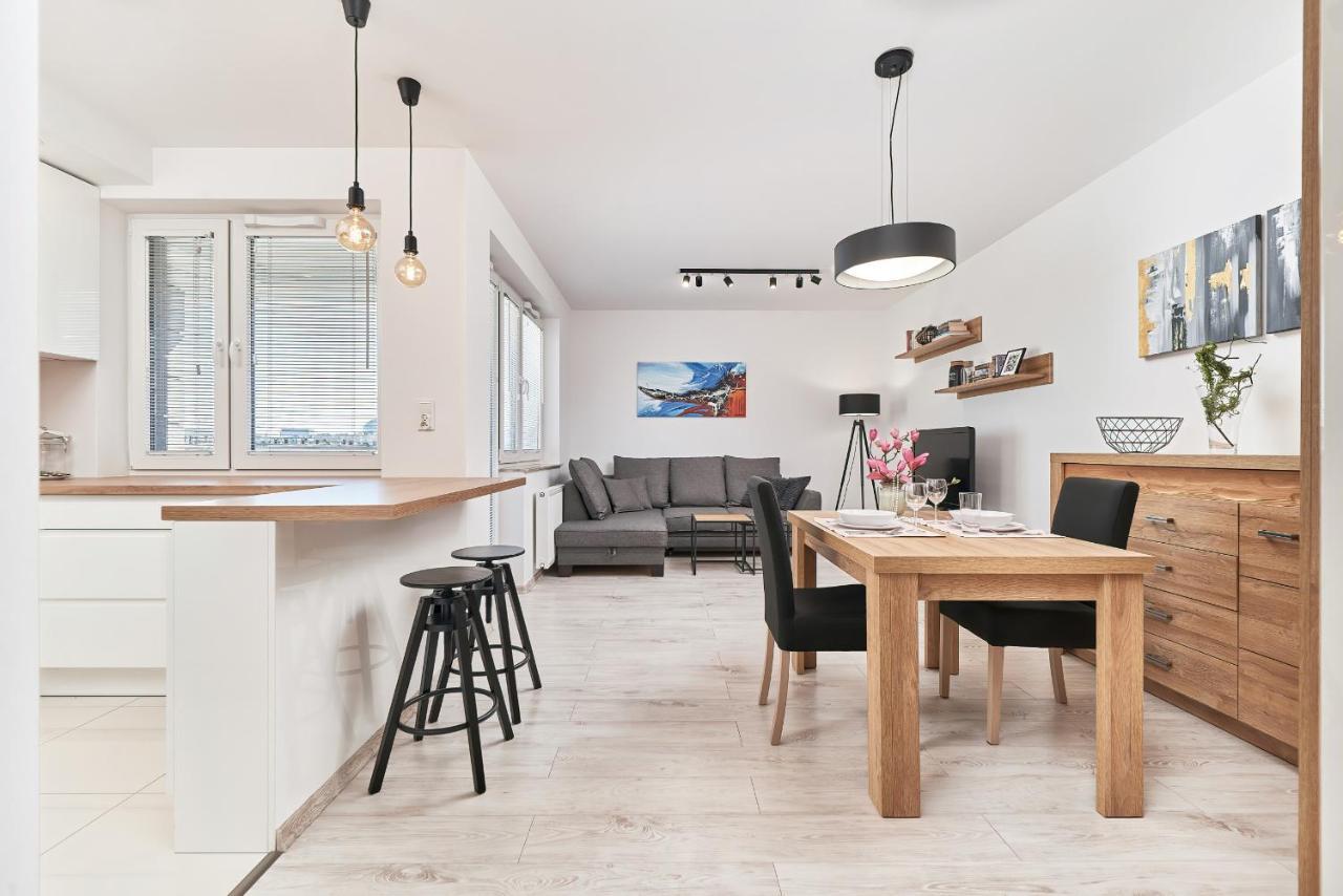 Exclusive Apartments Teczowa With Underground Parking By Noclegi Renters Breslau Exterior foto