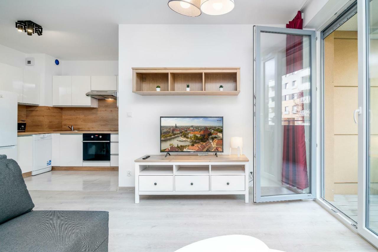 Exclusive Apartments Teczowa With Underground Parking By Noclegi Renters Breslau Exterior foto