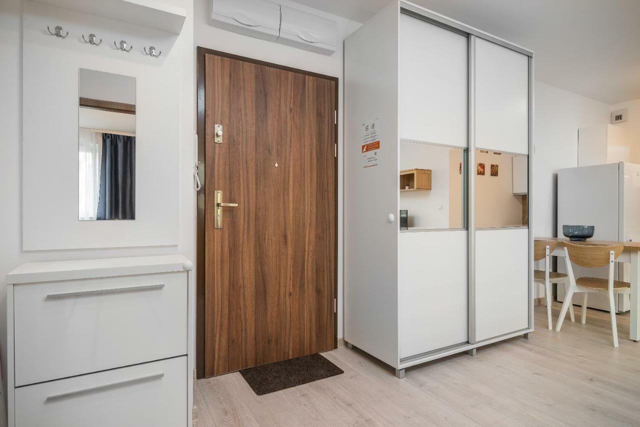 Exclusive Apartments Teczowa With Underground Parking By Noclegi Renters Breslau Exterior foto