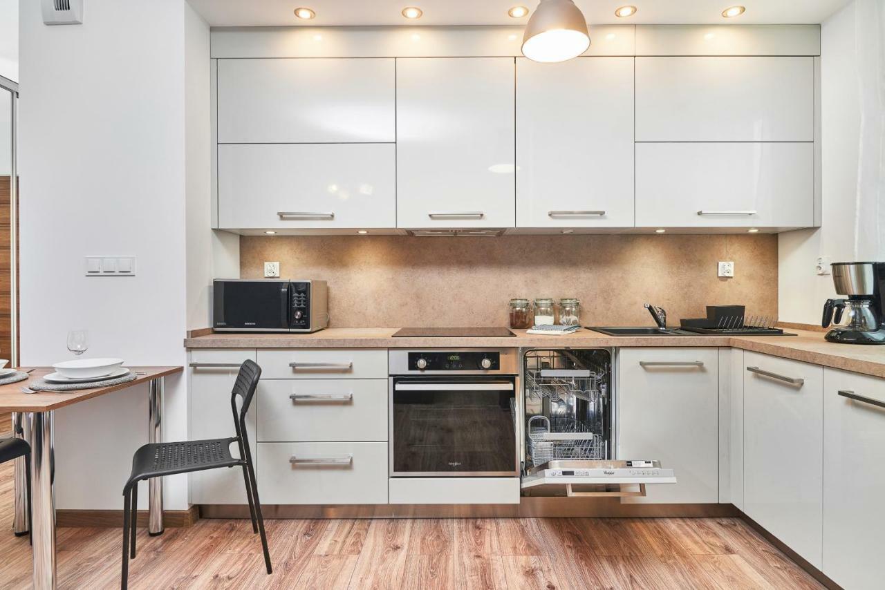 Exclusive Apartments Teczowa With Underground Parking By Noclegi Renters Breslau Exterior foto